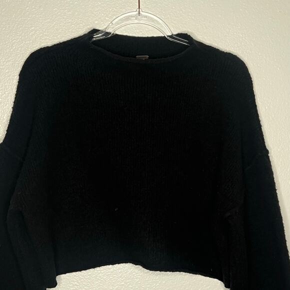 FREE PEOPLE Cropped Sweater High Neck Flared Sleeve Raw Hem Black Womens Size S - Picture 4 of 8